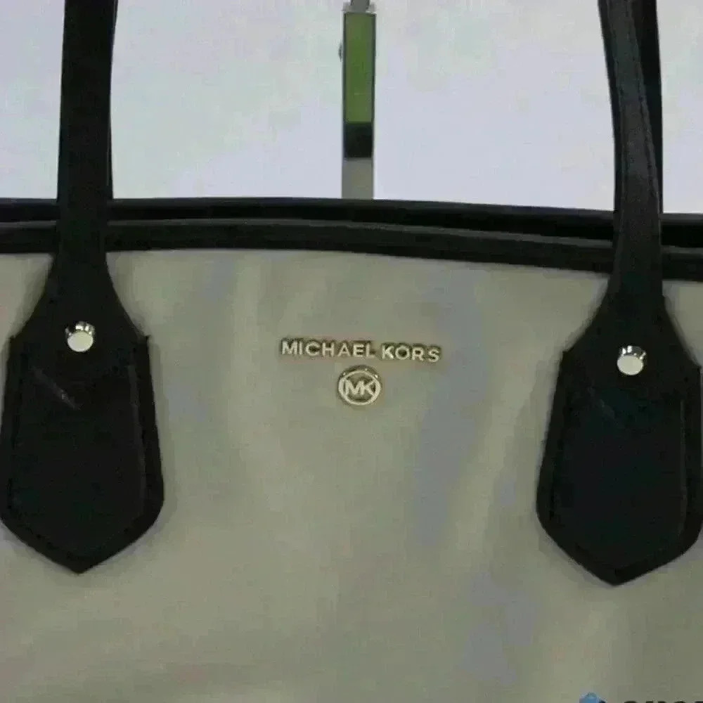 LUXURY Michael Kors Tote Shoulder Bag​ - Picture 4 of 9